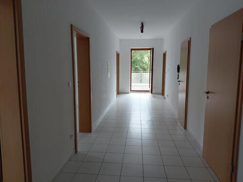 Foto - Wohnung mit 4 Zimmern, Wohnküche, Bad, Gäste-WC, BalkonTerrasse
