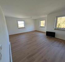 Erstbezug nach Sanierung – Moderne 3-Zimmer-Wohnung mit Freisitz - Egglham