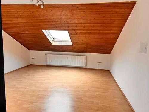 Foto - 3 Zimmer Dachgeschoßwohnung zur Miete in Saulheim