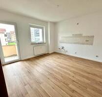 Frisch renovierte 2R-Wohnung mit Tageslichtbad und Balkon - Gera