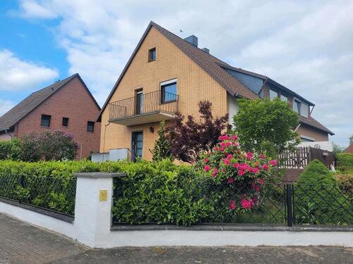 Foto - Zum Verkauf: Zweifamilienhaus in Burgwedel-Wettmar