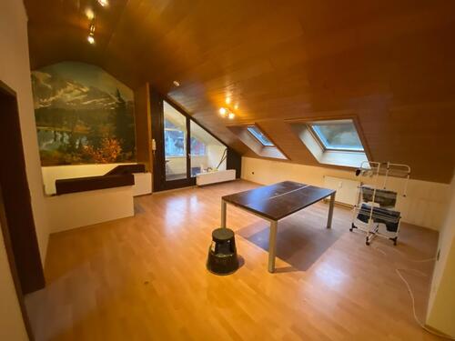 Foto - Attraktive 3-Zimmer-Dachgeschosswohnung mit Balkon und EBK in Bad