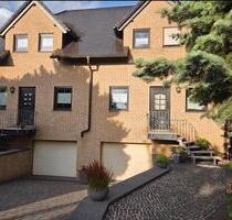 Doppelhaus mit 1200m² Grundstück Tiefgarage Klinkerfassade - Leipzig Lausen-Grünau