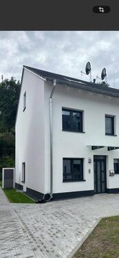 Foto - Einfamilienhaus Doppelhaushälfte Familie