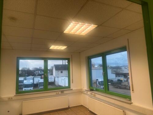 Foto - Büro 150qm 4 separate Büros + 1 Grossraum Büro + ArchivWC ,Küche