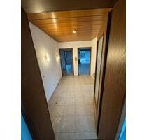 1. OG-Wohnung mit großer Terrasse, Balkon & Gartennutzung – Heuch - Heuchlingen