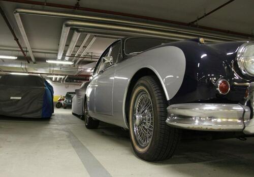 Foto - Oldtimer Youngtimer Stellplatz im abgesperrten Bereich Garage (MitteKreuzberg)