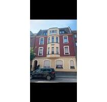 Sanierte 2,5-Zimmer-Dachgeschosswohnung mit neuer Küche - Duisburg Beeck