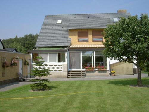 Foto - Attraktives Haus mit Einliegerwohnung in bevorzugter Lager