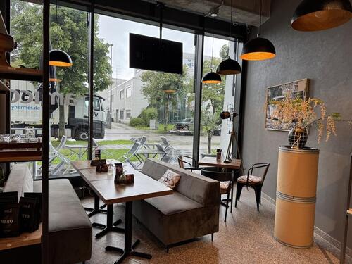 Foto - PINNA REAL ESTATE: Café AMICO MIO mit schöner Terrasse