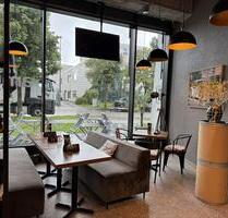 PINNA REAL ESTATE: Café AMICO MIO mit schöner Terrasse - München Messestadt Riem