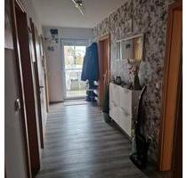 Helle 4-Zimmer-Wohnung in Heuchelheim mit Terrasse - Heuchelheim a. d. Lahn