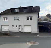 Zweifamilienhaus mit viel Platz, Garten und Carport - Dietzhölztal