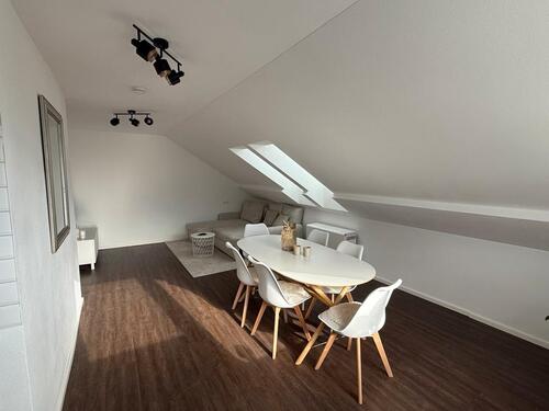 Foto - 3-Zimmer-Dachgeschosswohnung - 650,00 EUR Kaltmiete,
