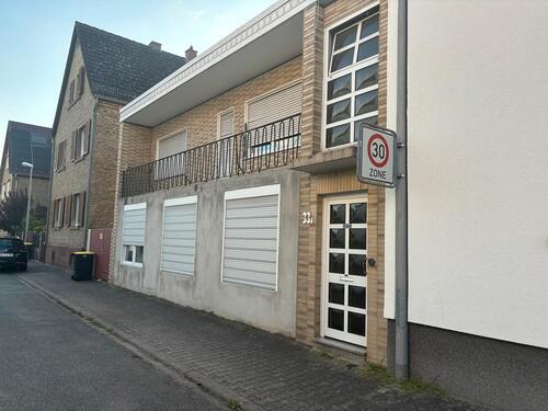 Foto - Bischofsheim,RENOVIERBEDÜRFDIGES Haus , 2 Wohnungen