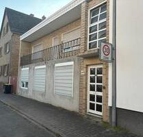 Bischofsheim,RENOVIERBEDÜRFDIGES Haus , 2 Wohnungen - Ginsheim-Gustavsburg