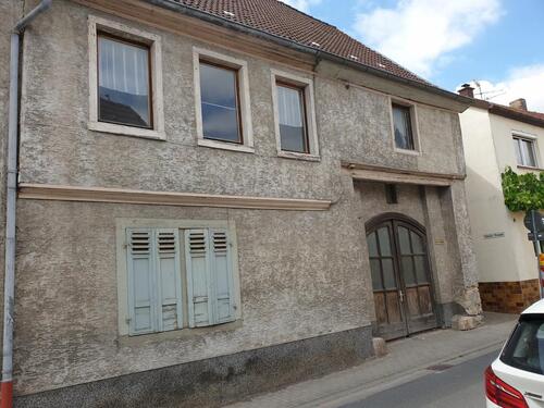 Foto - Historisches Gebäude mit Weinkellern in der Altstadt