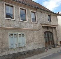 Historisches Gebäude mit Weinkellern in der Altstadt - Oppenheim