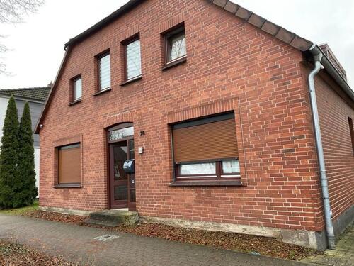 Foto - 3 Familienhaus mit 2 Garagen - 460.000,00&nbsp;EUR Kaufpreis, ca.&nbsp; 180,00&nbsp;m&sup2;
