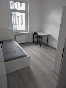 Foto - Long-term apartment available in a 3-room shared apartment