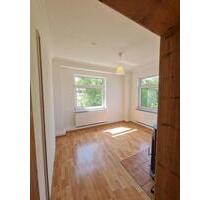 Modernisierte 3 ZKB Altbauwohnung mit schöner Einbauküche - Bremerhaven