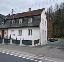 Haus mit zwei Wohnungen - 1.000,00&nbsp;EUR Kaltmiete, ca.&nbsp; 150,00&nbsp;m&sup2; in Kronach (PLZ: 96317)