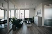 Foto - Büro 6 mit eigener Dachterrasse – ruhige Endetage & Planetarium-Blick