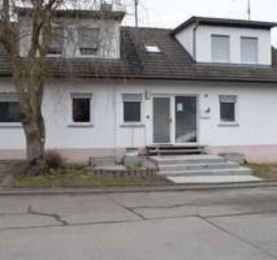 Foto - Große 5-Zi-Whg. in Denkingen im älteren Drei-Fam-Haus mit Garten,