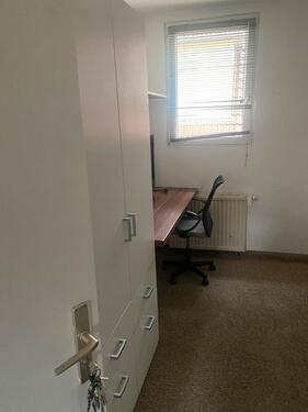 Foto - Sehr schönes Zimmer in einer 3 er WG für StudentenPraktikanten