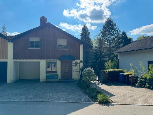 Foto - Sehr gepflegte Doppelhaushälfte mit großem Garten, Bachlauf & Gar