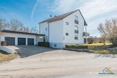 Foto - Top-sanierte Dachgeschosswohnung mit Garage und EBK in idyllischer Lage