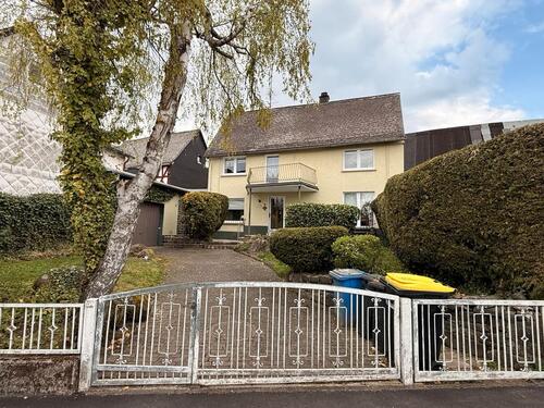Foto - Einfamilienhaus mit Burgblick - 145.000,00&nbsp;EUR Kaufpreis, ca.&nbsp; 100,00&nbsp;m&sup2;