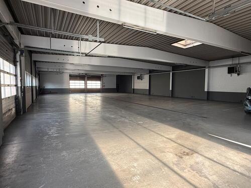 Foto - Stellplatz -Vermietung für PKW, Wohnmobile, Oldtimer & mehr