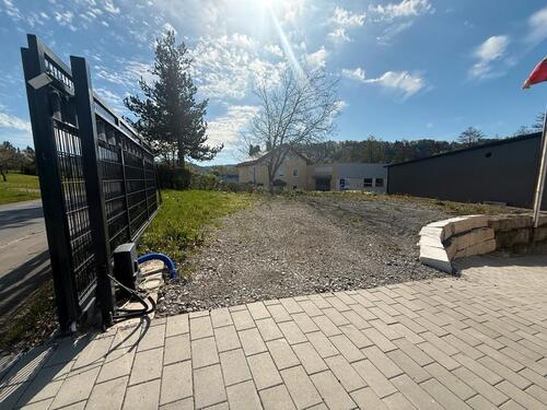 Foto - Stellplatz WohnmobilWohnwagen Eingezäunt-Kameraüberwacht mit Tor