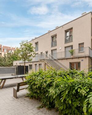 Foto - Modernes Townhouse mit Dachterrasse und Balkon