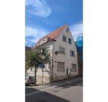 Leerstehendes 8-Zimmer Haus mit Potential in Mühlacker mit Garage