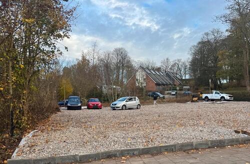 Foto - KFZ-Stellplatz zu Verm ideal für Autohandel,Fahrzeugabstellen