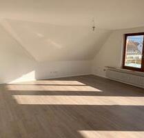 Helle 3,5 Zimmer Dachgechschosswohnung - Rutesheim