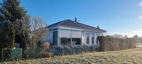 Foto - Einfamilienhaus im Bungalowtyp voll unterkellert