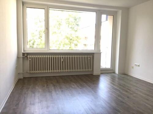 Foto - Ruhige und im Grünen gelegene 2-Zimmer-Wohnung mit Balkon