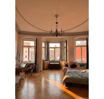 Großes sonniges WG-Zimmer in belebter 6er WG | Altbau mit Balkon - Dresden Prohlis