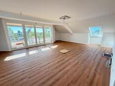 Foto - Frisch sanierte 4 Zimmer Wohnung im Gewerbegebiet Rüsselsheim