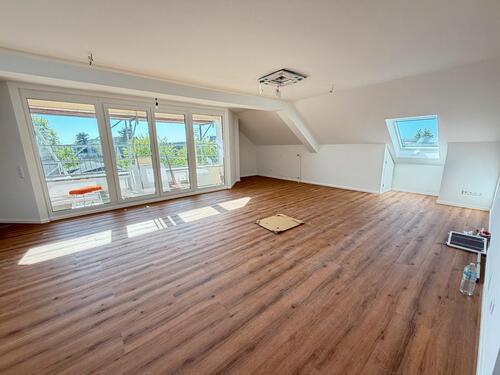 Foto - Frisch sanierte 4 Zimmer Wohnung im Gewerbegebiet Rüsselsheim
