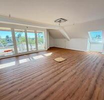 Frisch sanierte 4 Zimmer Wohnung im Gewerbegebiet Rüsselsheim - Rüsselsheim am Main