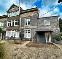 Renditeobjekt Mehrfamilienhaus - 785.000,00&nbsp;EUR Kaufpreis, ca.&nbsp; 450,00&nbsp;m&sup2; in Wermelskirchen (PLZ: 42929)