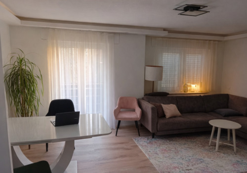 Foto - Hochwertig sanierte 3-Zi.-Wohnung mit Balkon & Riesen-Garten