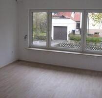 Sonnige und helle 3-Zimmer-Wohnung mit Terrasse und Einbauküchre - Hildrizhausen