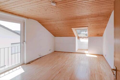 Foto - 3 Zimmer Dachgeschosswohnung - 650,00&nbsp;EUR Kaltmiete, ca.&nbsp; 67,00&nbsp;m&sup2;