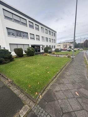 Foto - Vermietet wird eine sehr zentral gelegene möblierte kleine Bürofläche im 2.Obergrschoss