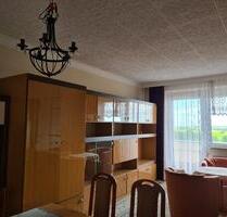 Eine 2-Raumwohnung im Dachgeschoss, m. Balkon, Stellpl. u. Keller - Bernstadt auf dem Eigen